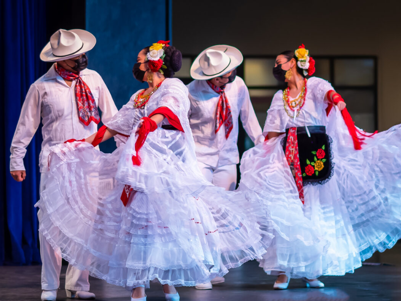 Bailadores de Bronce